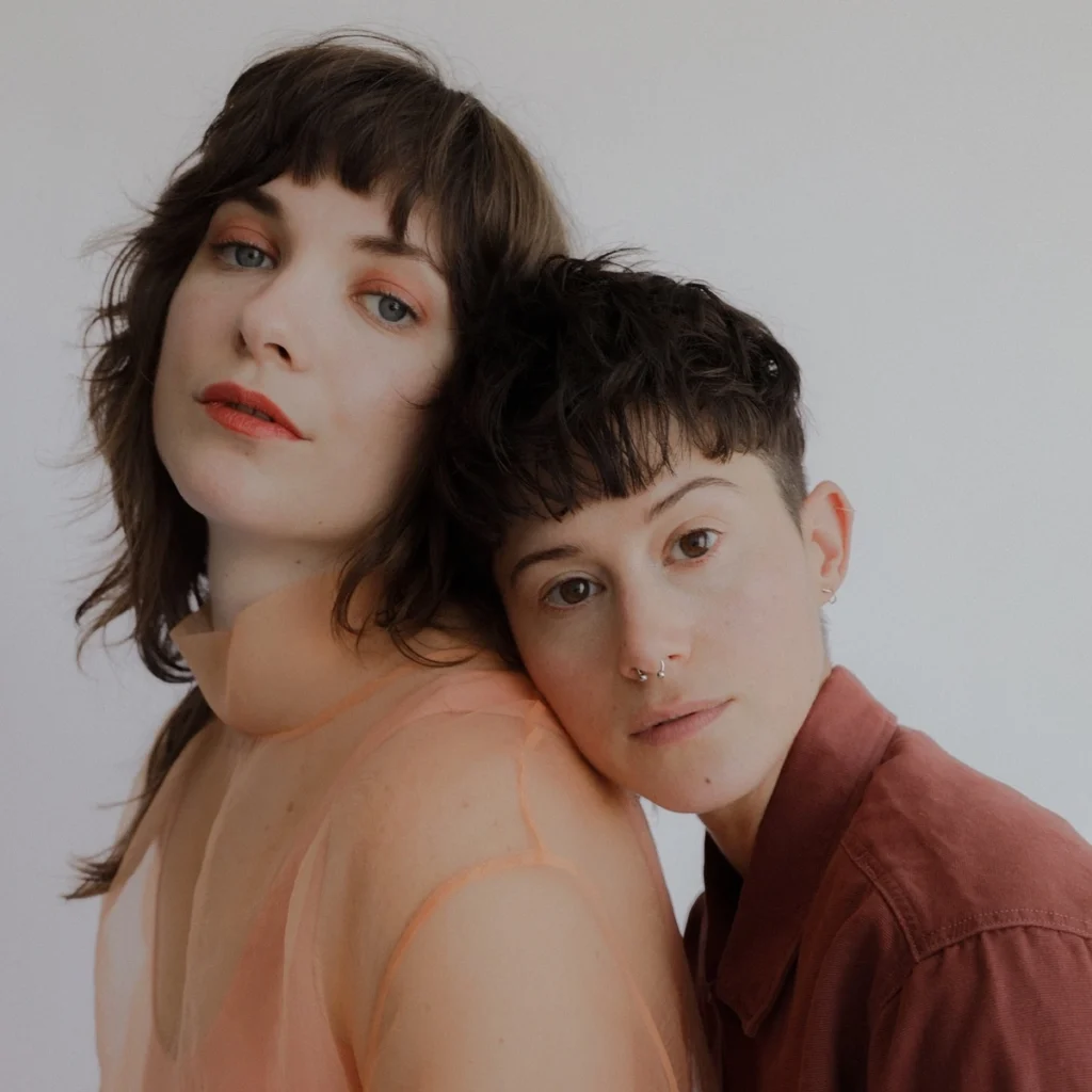 Art-pop duo Paer in a close-up portrait