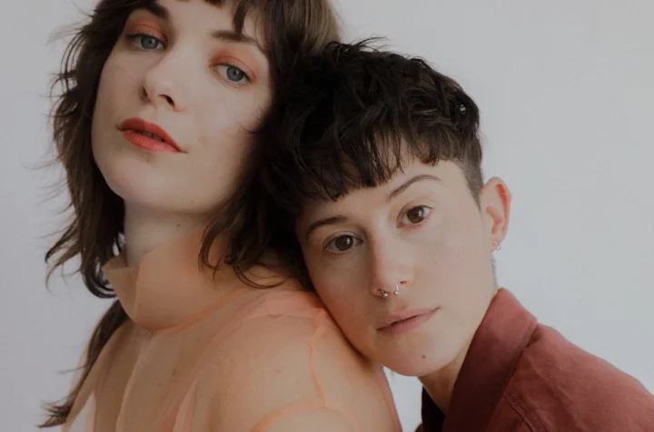 Art-pop duo Paer in a close-up portrait