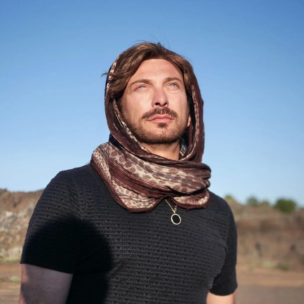 Giuseppe Cucè Makes Room on Estasi E Veleno for Listeners Who Do Not Speak Italian